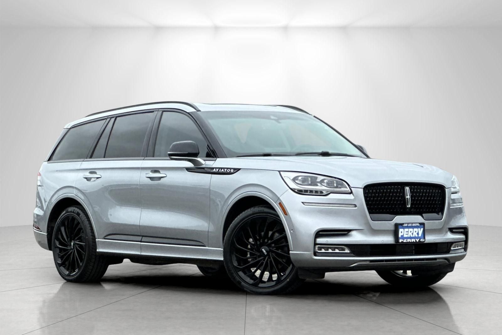 2023 Lincoln Aviator Reserve in Silver Radiance Metallic Clearcoat — front three-quarter view